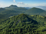 Vue aérienne et puy de Chopine au premier plan